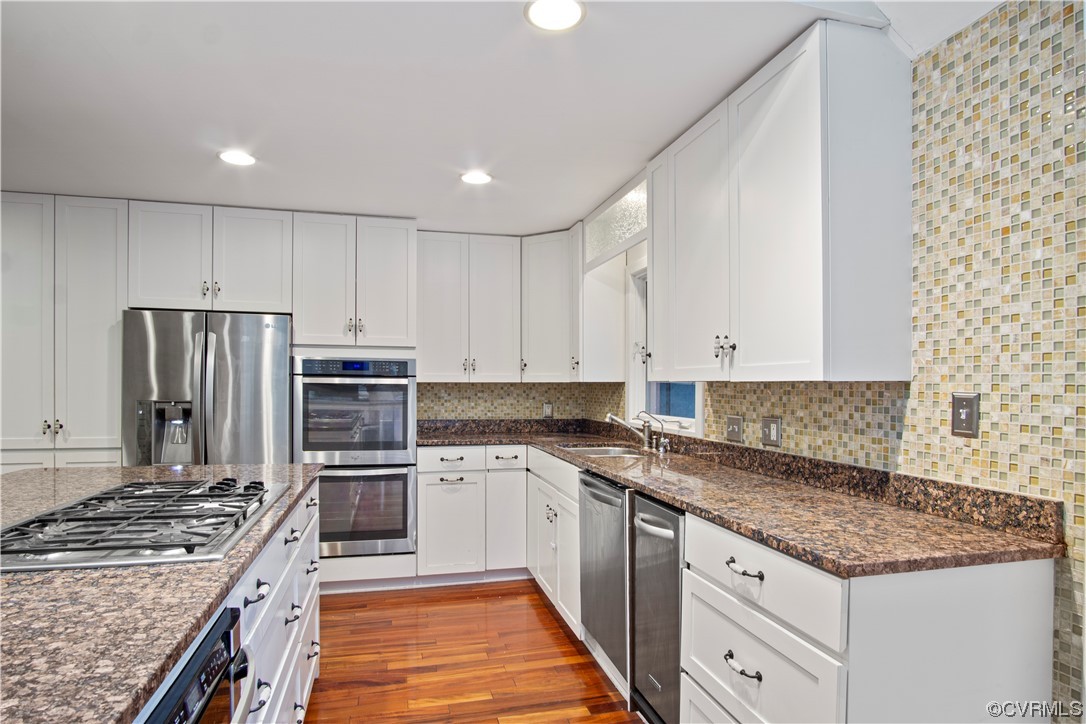 103 Overlook Drive Williamsburg, VA 23185 - Photo 19 of 50 a kitchen with kitchen island granite countertop a sink stove and refrigerator