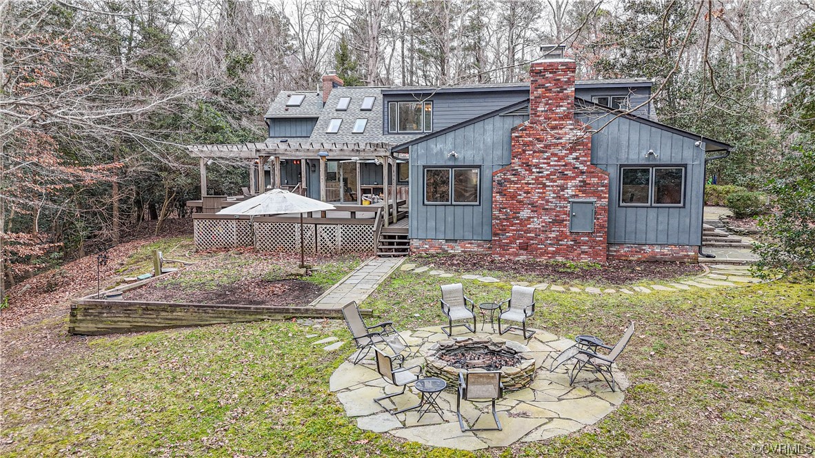 103 Overlook Drive Williamsburg, VA 23185 - Photo 8 of 50 a view of a house with backyard