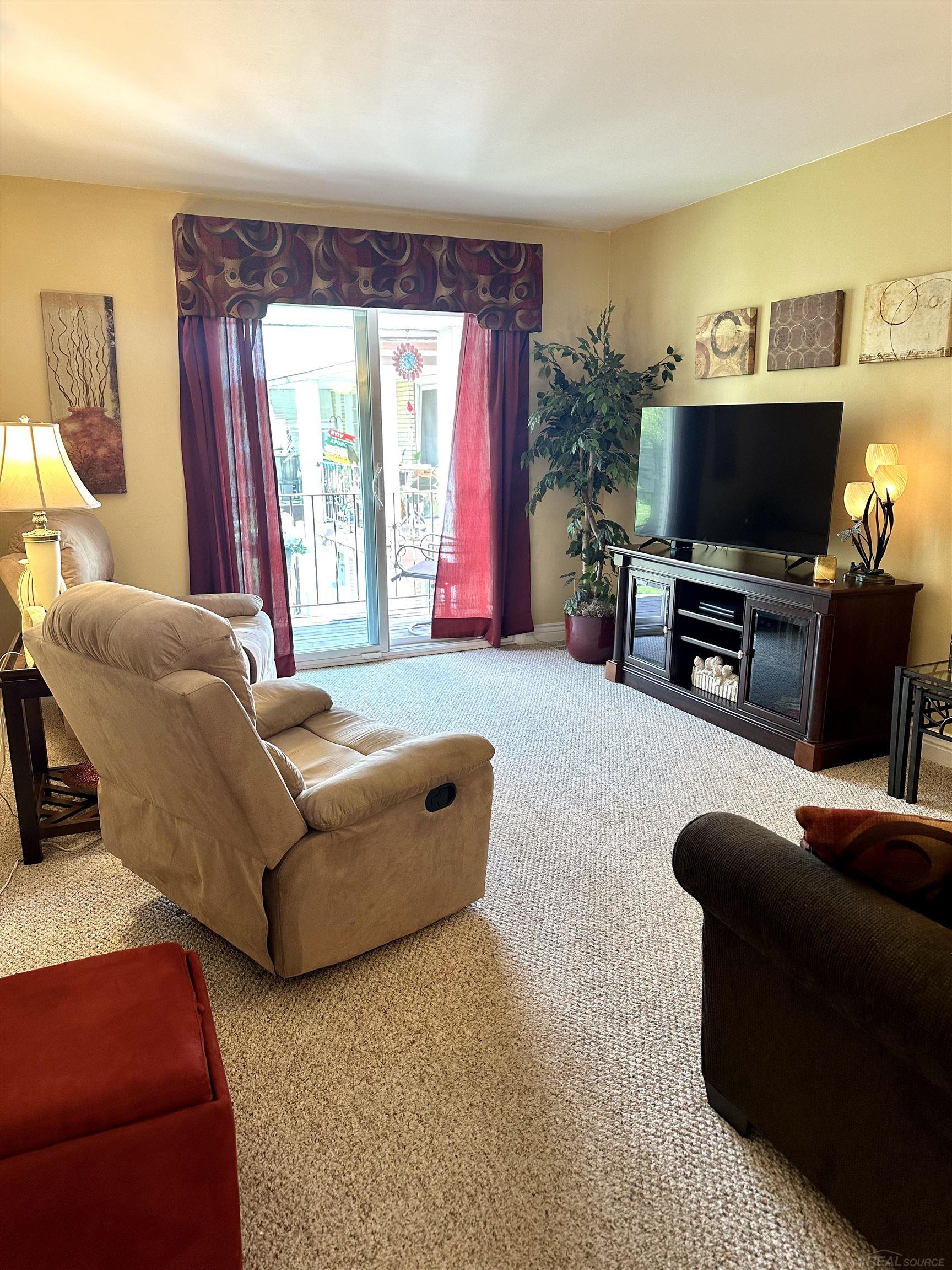 29281 Hayes Road Warren, MI 48088 - Photo 3 of 21 50149122-6E7970AA-7748-4196-B41C-07D40F1F916F.JPG