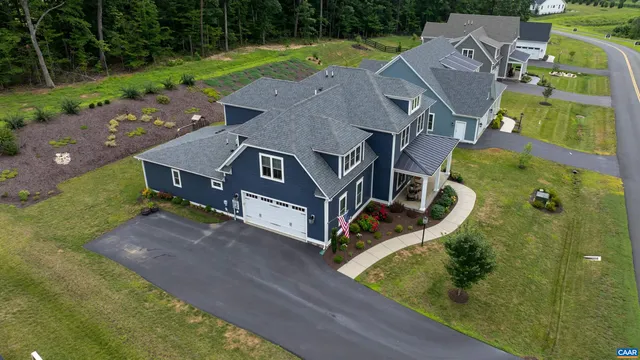a view of a backyard with pathway