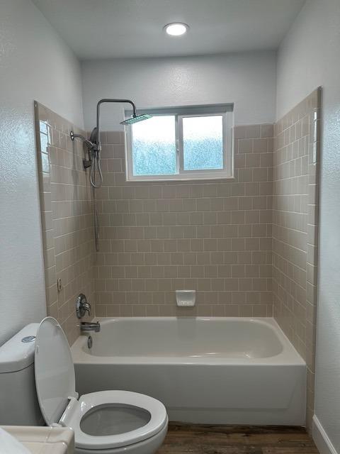 35312 George Smith Road Squaw Valley, CA 93675 - Photo 26 of 39 a bathroom with a toilet bathtub and shower