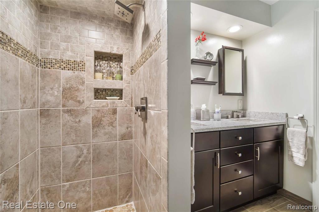 2383 Bevington Road Rochester Hills, MI 48309 - Photo 7 of 32