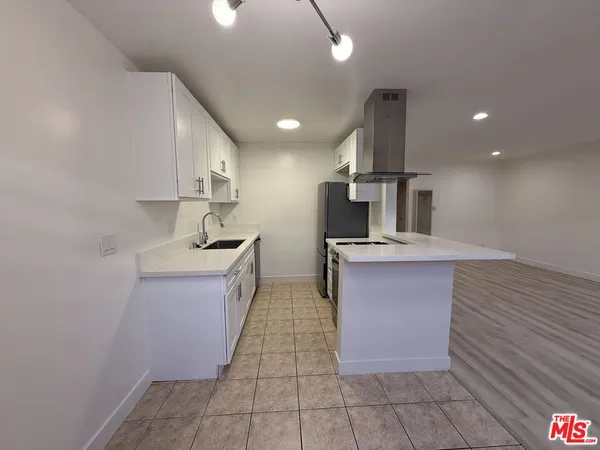 $2,300 | 7307 Willoughby Avenue, Unit 2, Los Angeles, CA 90046