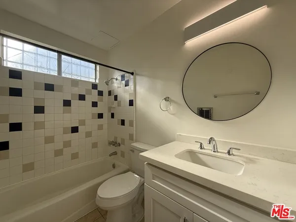 $2,300 | 7307 Willoughby Avenue, Unit 2, Los Angeles, CA 90046