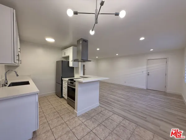 $2,300 | 7307 Willoughby Avenue, Unit 2, Los Angeles, CA 90046
