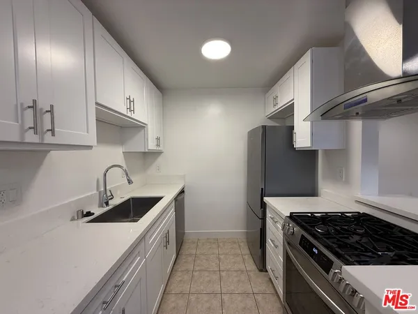 $2,300 | 7307 Willoughby Avenue, Unit 2, Los Angeles, CA 90046