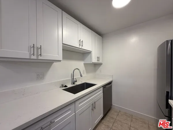 $2,300 | 7307 Willoughby Avenue, Unit 2, Los Angeles, CA 90046