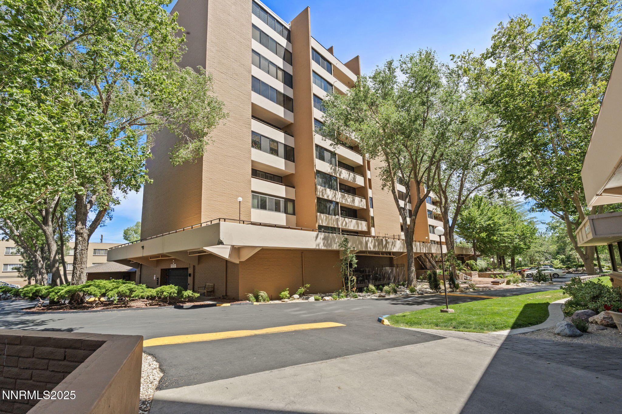 1200 Riverside Drive, Unit 1232 Reno, NV 89503 - Photo 4 of 39 1-web-or-mls-DSC07030