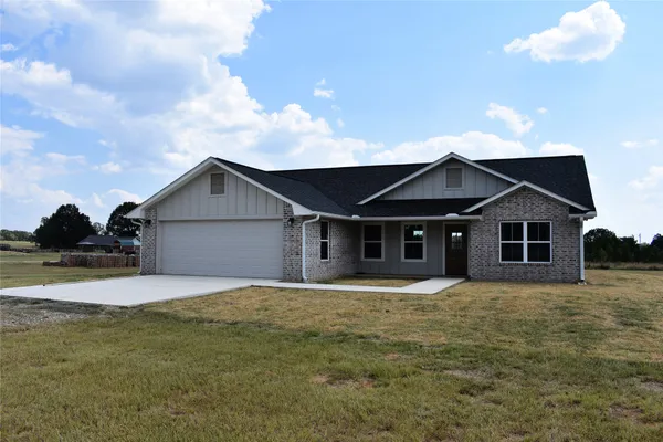 $280,000 | 2915 East 2090 Road, Hugo, OK 74743