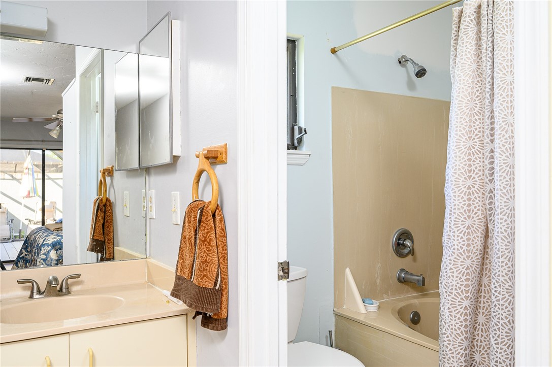 721 Timber Ridge Trail Southwest, Unit B Vero Beach, FL 32962 - Photo 7 of 16 Gallery Image 7