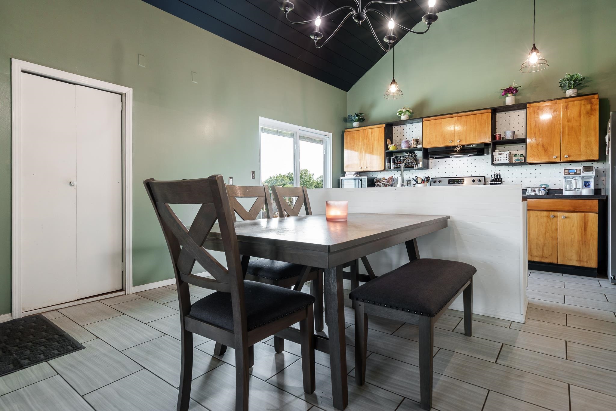 3021 North Dakota Road Freeport, IL 61032 - Photo 11 of 44 a view of a dining room with furniture