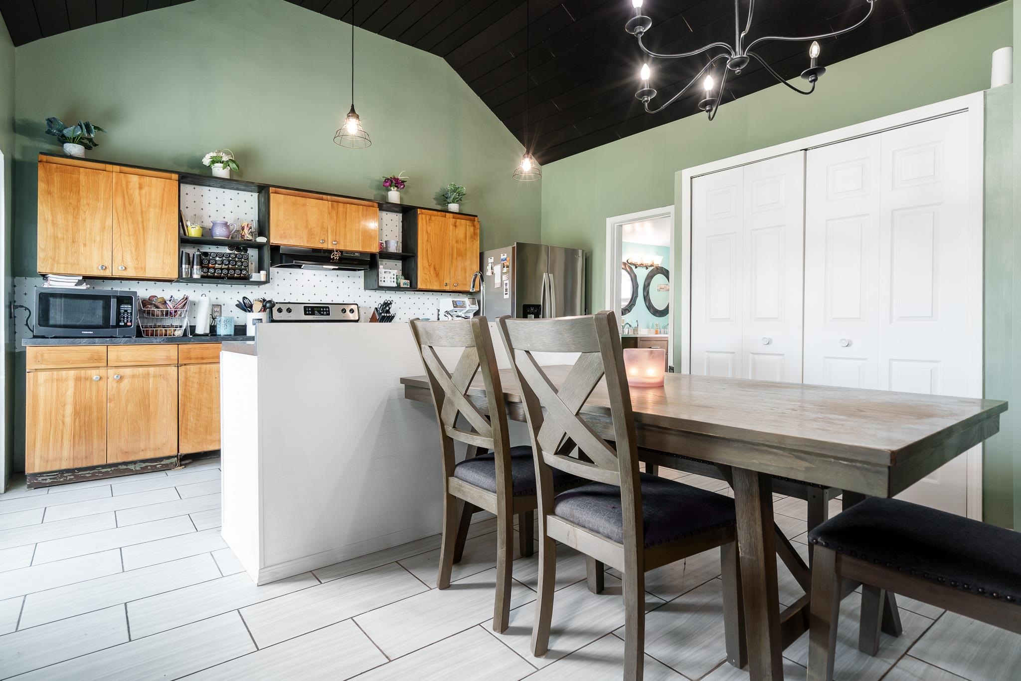 3021 North Dakota Road Freeport, IL 61032 - Photo 12 of 44 a view of a dining room with furniture