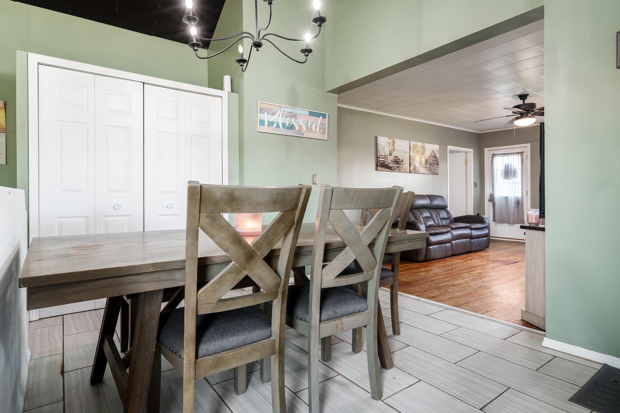 3021 North Dakota Road Freeport, IL 61032 - Photo 13 of 44 a view of a livingroom with furniture and a window