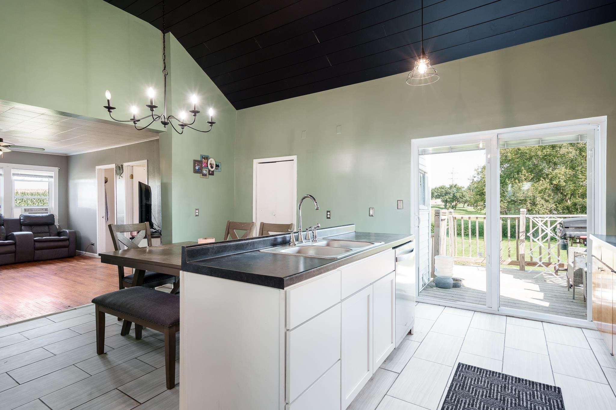 3021 North Dakota Road Freeport, IL 61032 - Photo 16 of 44