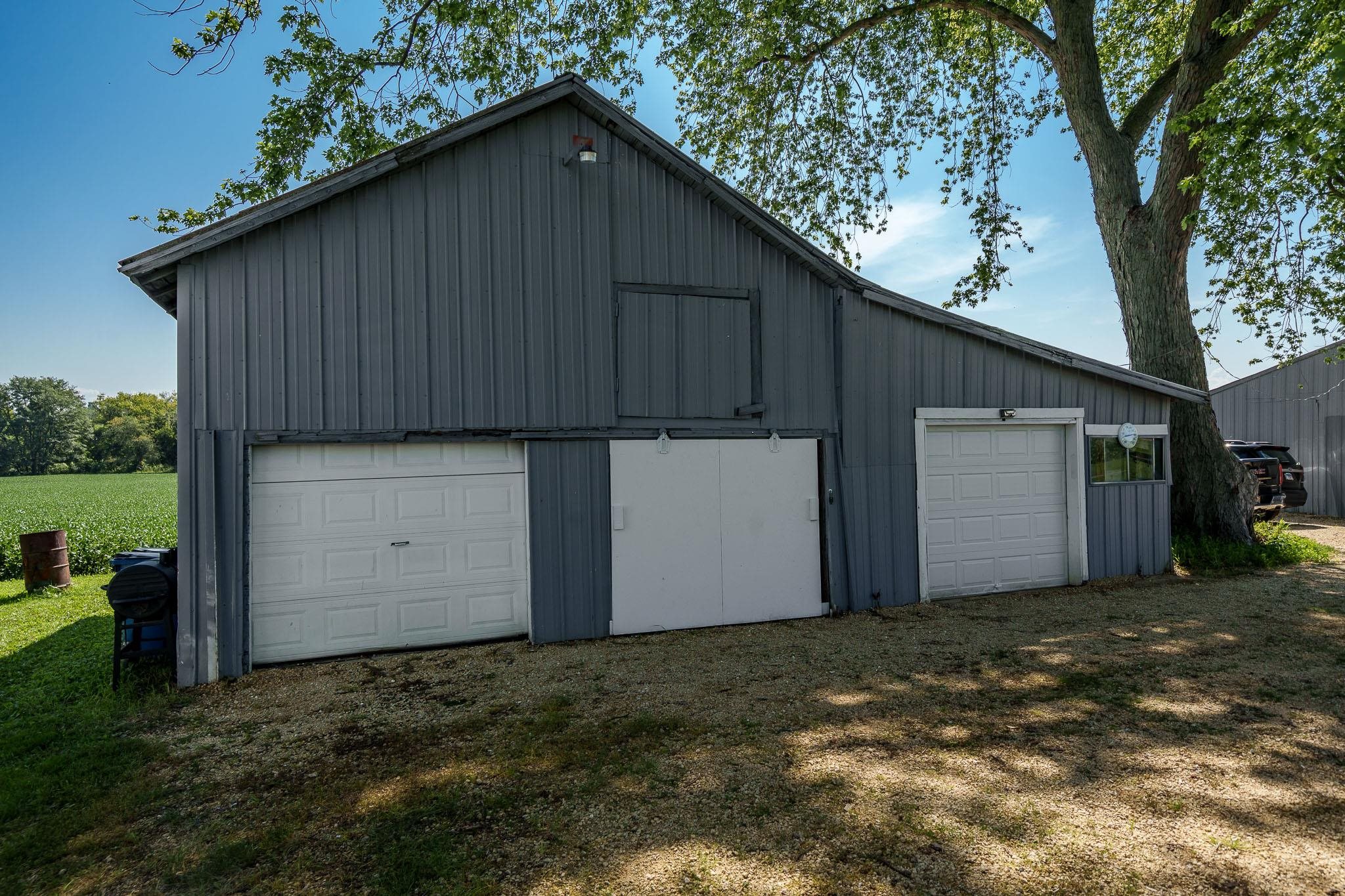 3021 North Dakota Road Freeport, IL 61032 - Photo 25 of 44 a backyard of a house