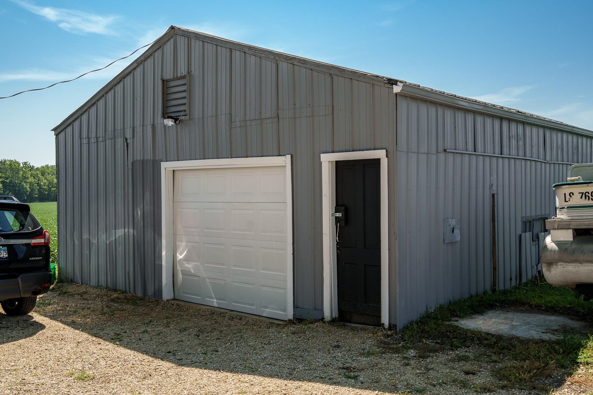 3021 North Dakota Road Freeport, IL 61032 - Photo 26 of 44 a backyard of a house