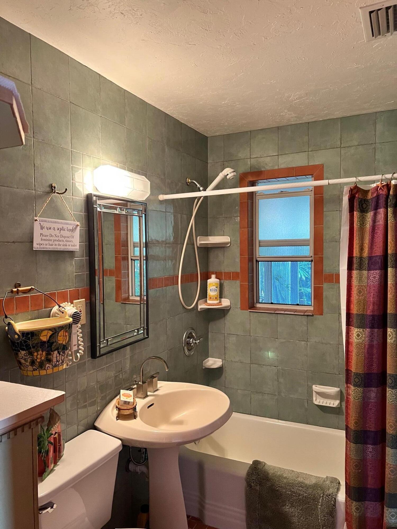 309 Oak Road Sebring, FL 33875 - Photo 24 of 39 bathroom1