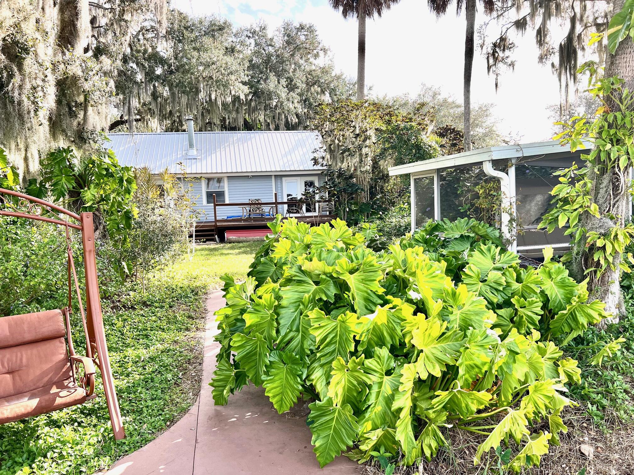 309 Oak Road Sebring, FL 33875 - Photo 5 of 39 looking from lake to back yard