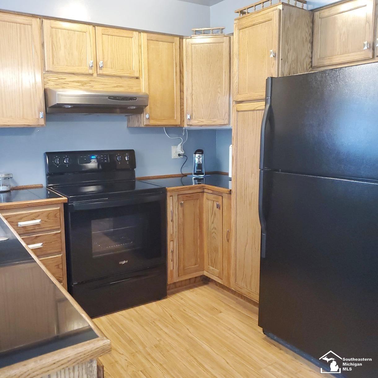 51785 11 Mile Road South Lyon, MI 48178 - Photo 16 of 34 50087444-16.JPG