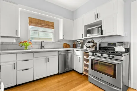 $529,000 | 1325 East Walnut Avenue, Des Plaines, IL 60016
