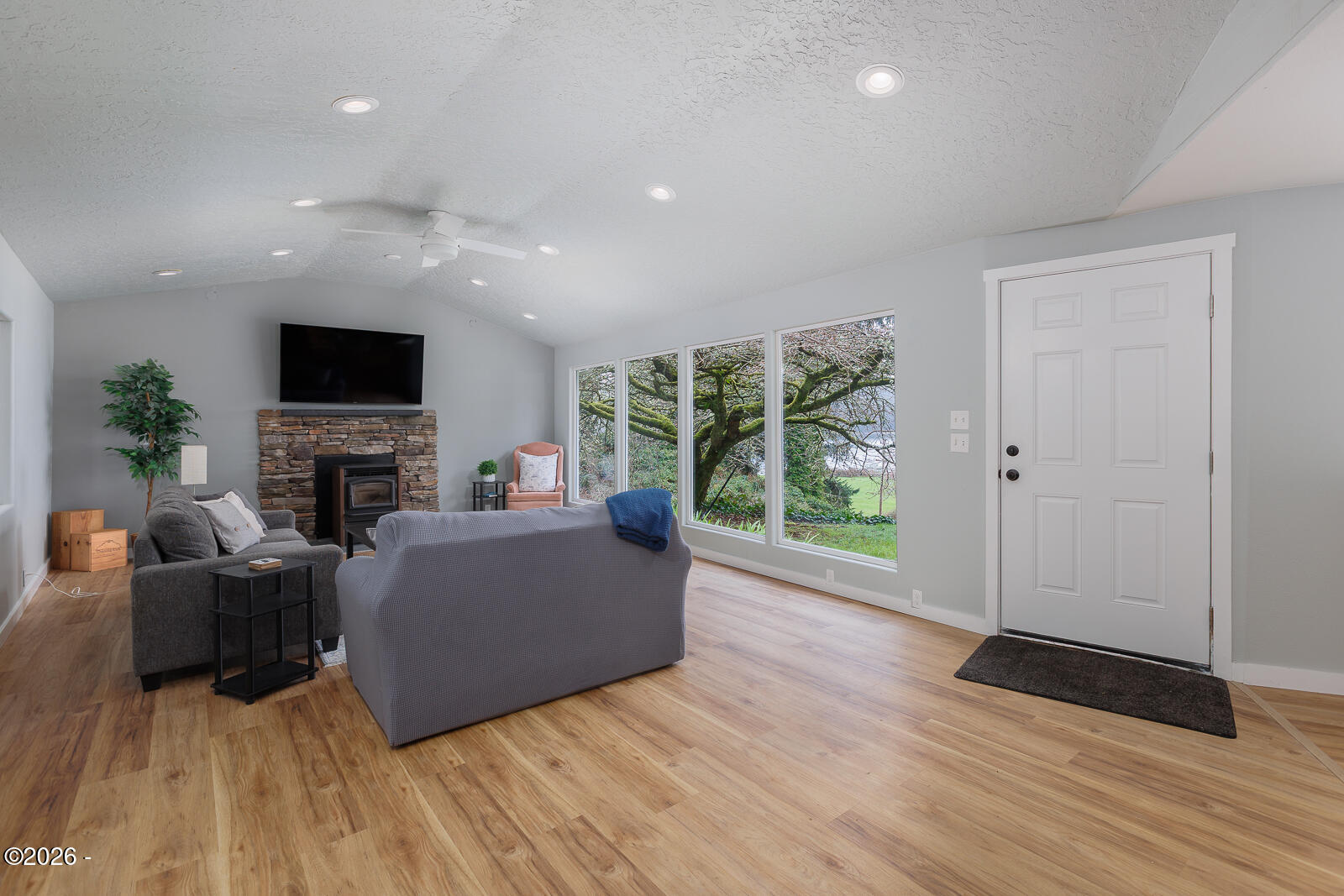 3823 Yaquina Bay Road Newport, OR 97365 - Photo 10 of 68 Web-7