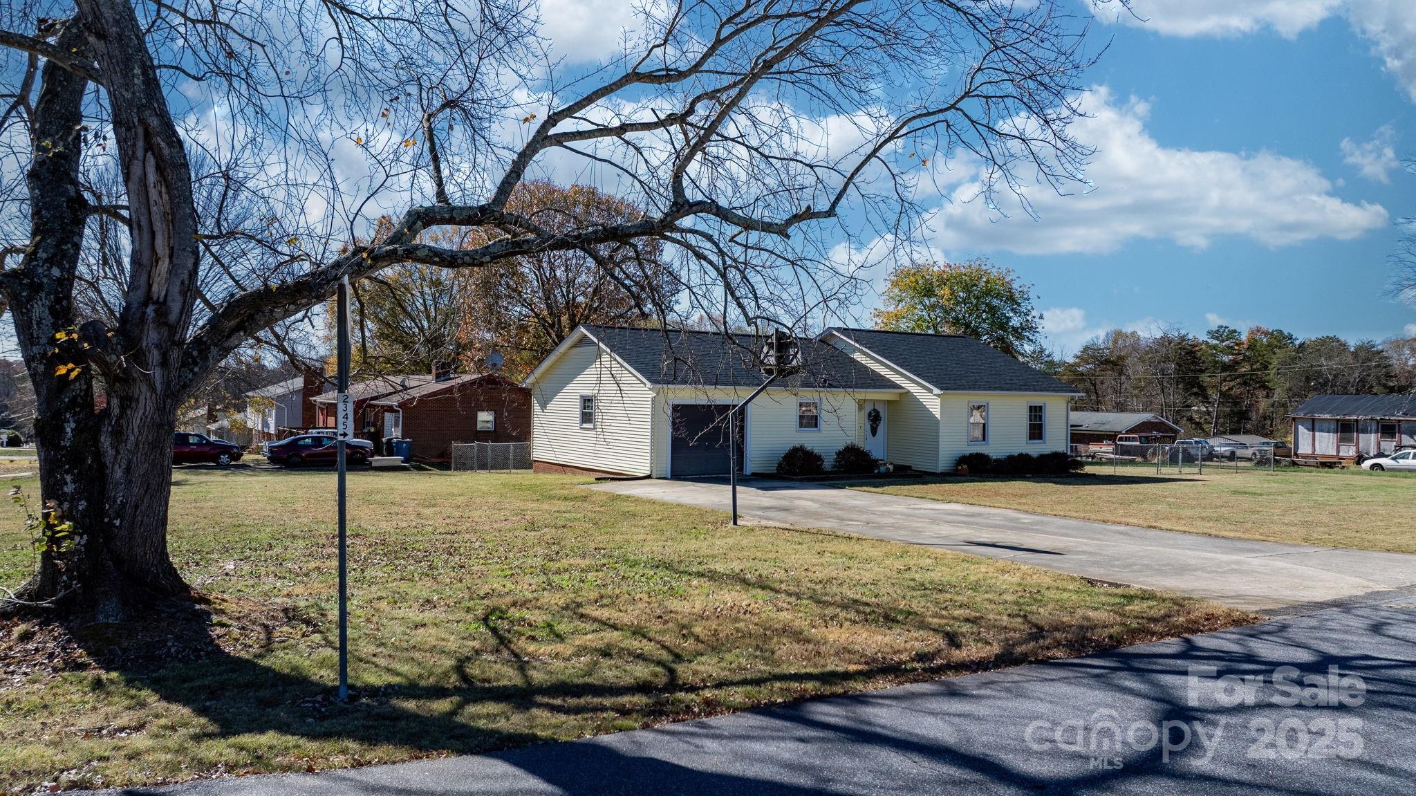 a view of a house with a yard