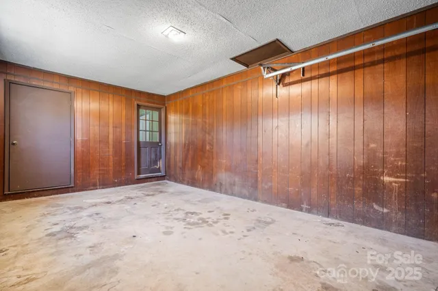 $235,000 | 3520 20th Avenue Northeast, Hickory, NC 28601