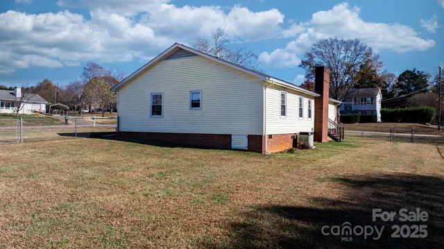 $235,000 | 3520 20th Avenue Northeast, Hickory, NC 28601