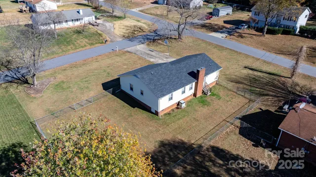 $235,000 | 3520 20th Avenue Northeast, Hickory, NC 28601