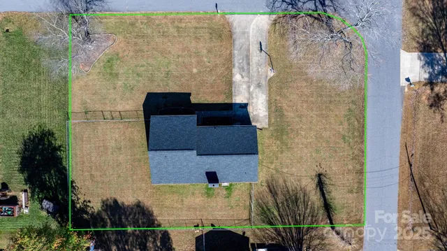 $235,000 | 3520 20th Avenue Northeast, Hickory, NC 28601