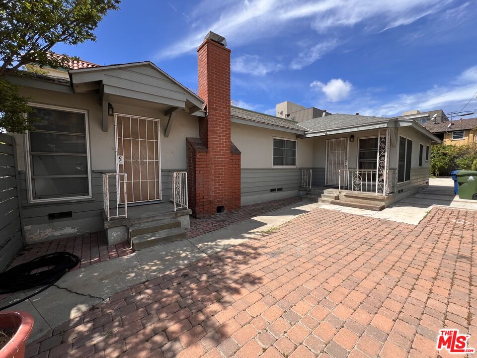 8903 Ramsgate Avenue Los Angeles, CA 90045 - Photo 3 of 15 a house with a outdoor space
