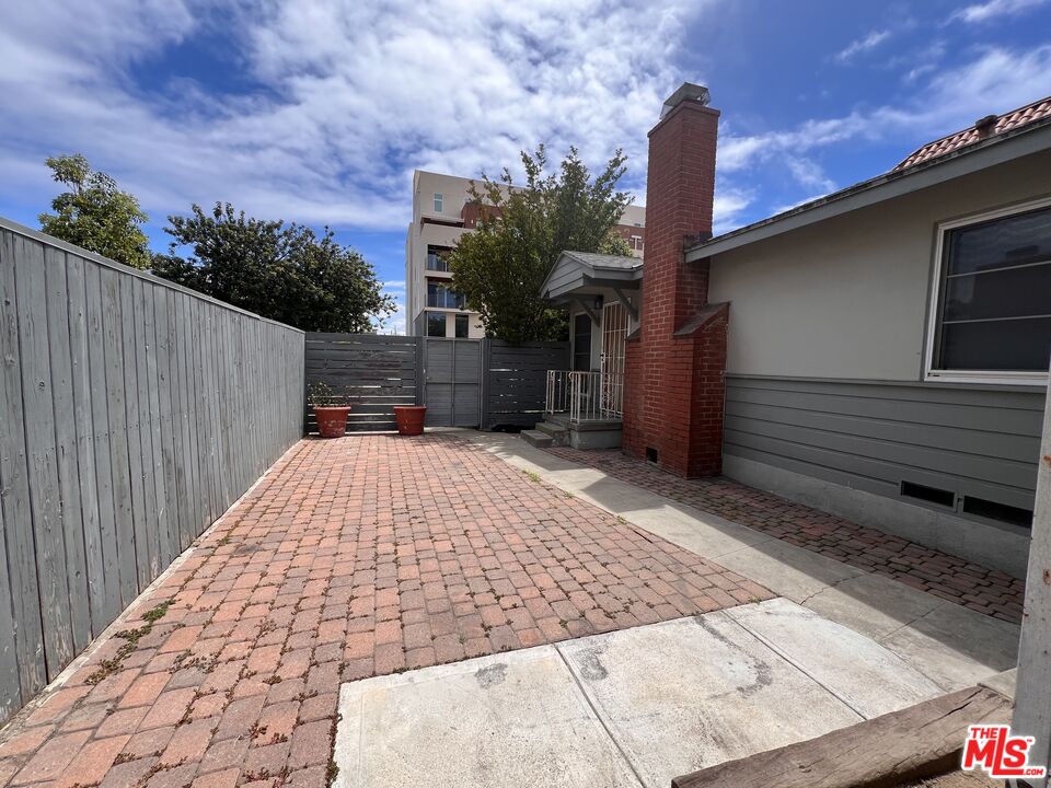 8903 Ramsgate Avenue Los Angeles, CA 90045 - Photo 7 of 15