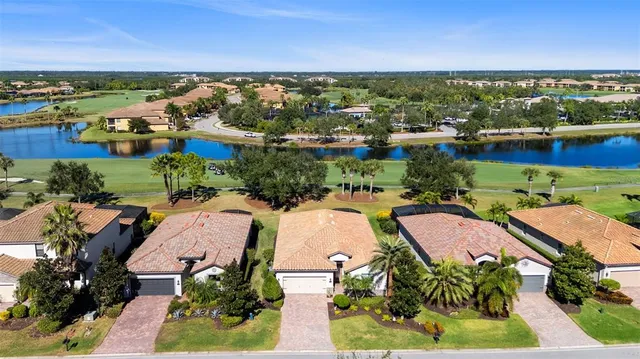 $576,900 | 7027 Quiet Creek Drive, Bradenton, FL 34212