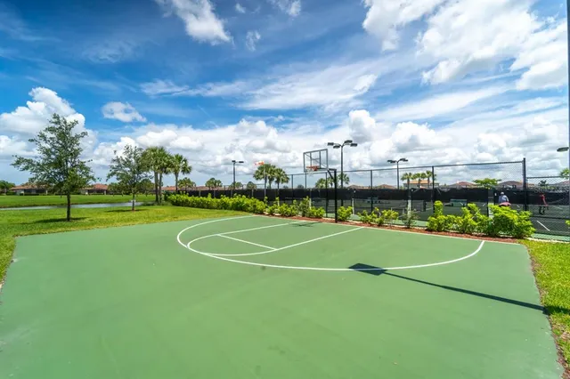 $576,900 | 7027 Quiet Creek Drive, Bradenton, FL 34212