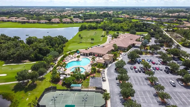 $576,900 | 7027 Quiet Creek Drive, Bradenton, FL 34212