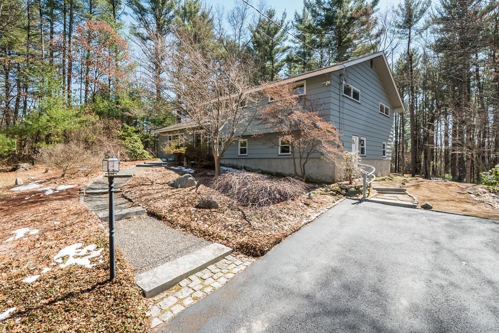 402 Taylor Road Stow, MA 01775 - Photo 3 of 42