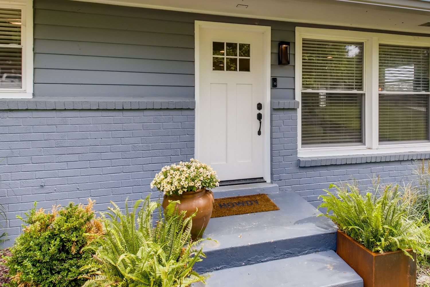 1005 A Mitchell Road Nashville, TN 37206 - Photo 2 of 23 a front view of a house