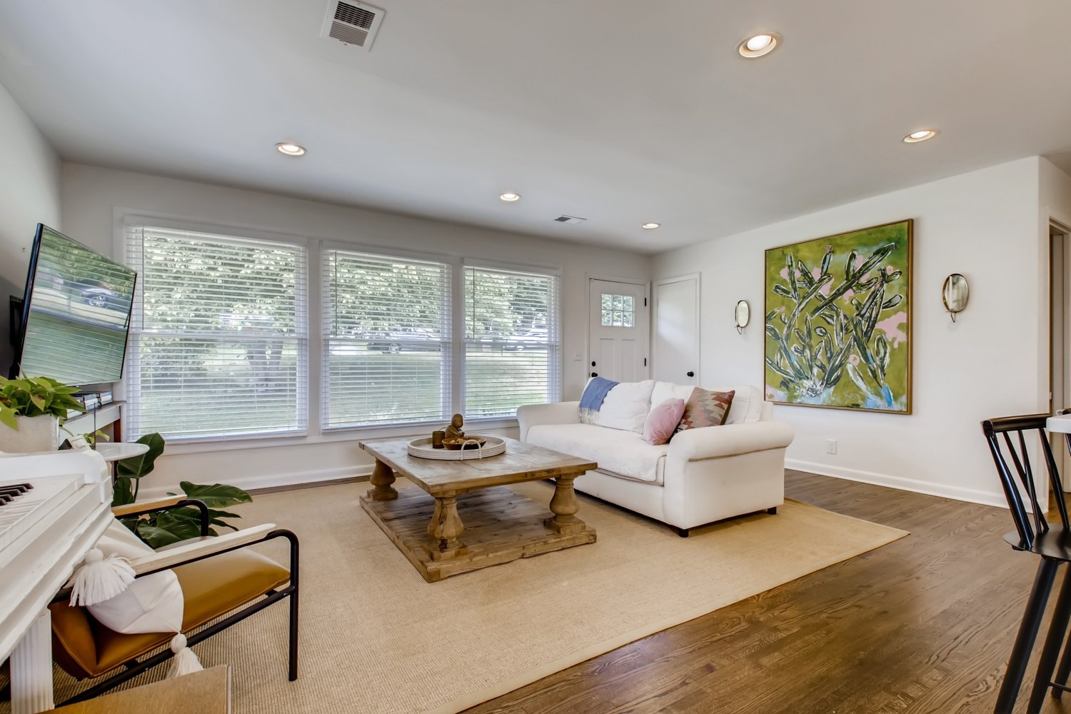 1005 A Mitchell Road Nashville, TN 37206 - Photo 3 of 23 a living room with furniture and a flat screen tv
