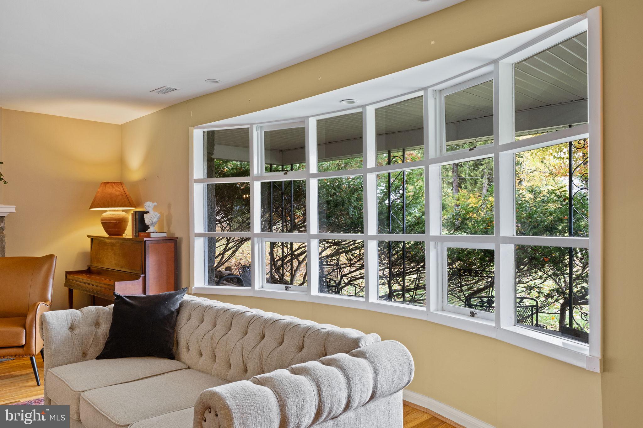 1014 Townsend Circle Wayne, PA 19087 - Photo 5 of 68 a living room with furniture and windows