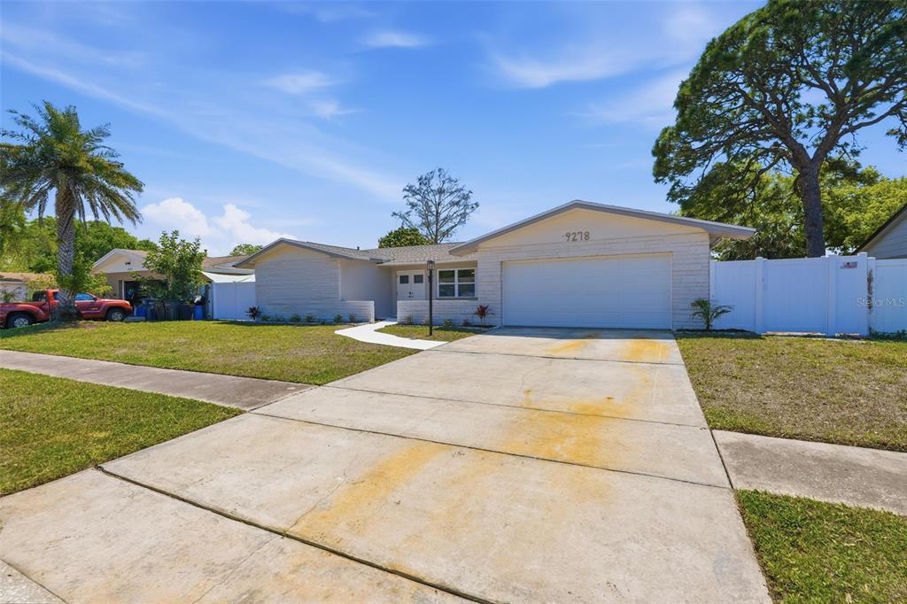 9278 78th Place Seminole, FL 33777 - Photo 4 of 52