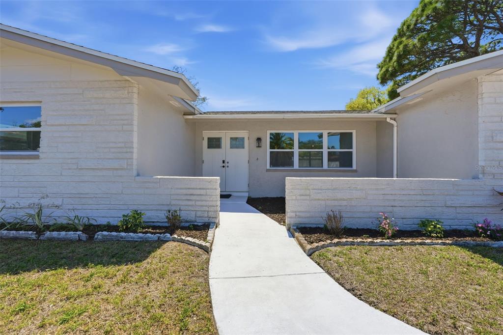 9278 78th Place Seminole, FL 33777 - Photo 5 of 52