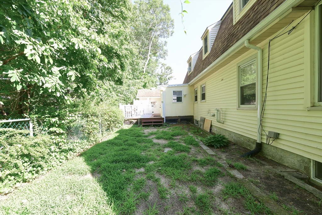 22 Ash Street Wareham, MA 02571 - Photo 9 of 42 Gallery Image 9