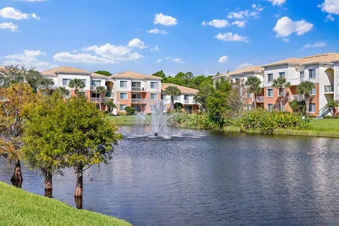 $388,500 | 5206 Myrtlewood Circle East, Unit 5206, Palm Beach Gardens, FL 33418