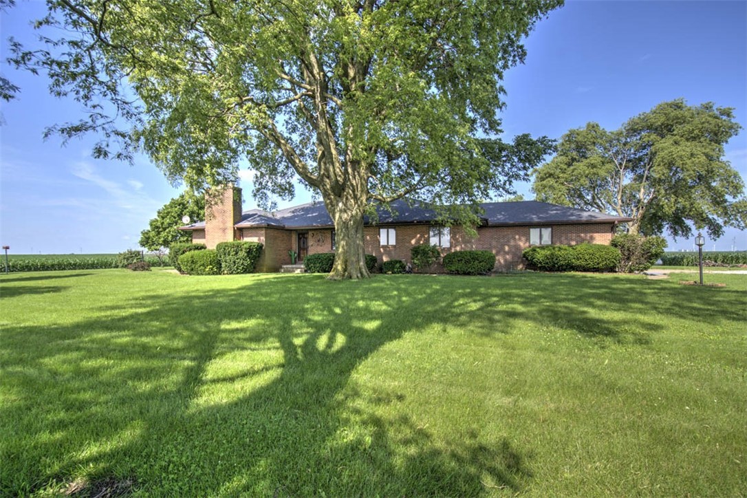 9149 1700 E Road Oreana, IL 62554 - Photo 3 of 47