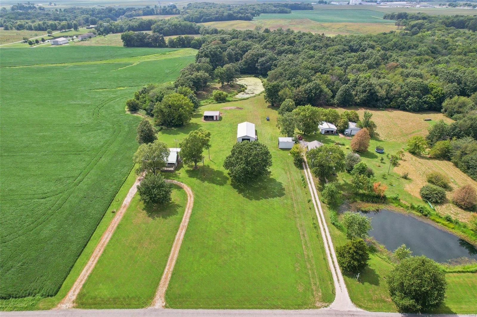 18083 East 4th Road Litchfield, IL 62056 - Photo 2 of 51