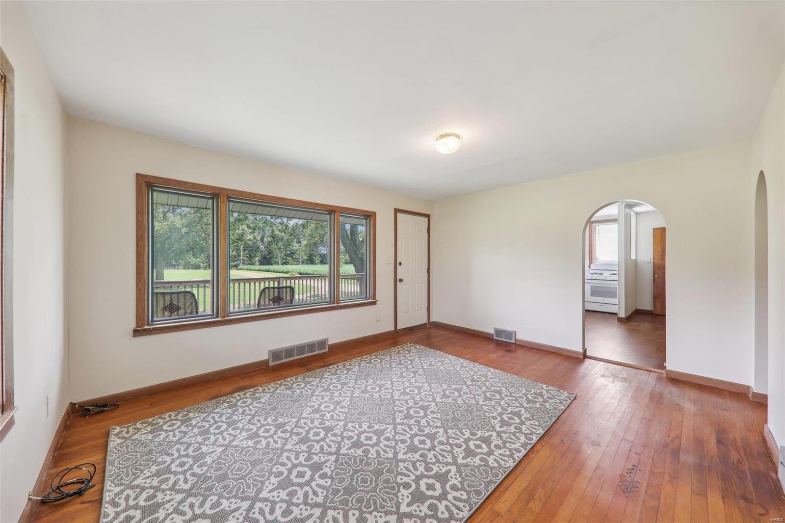 18083 East 4th Road Litchfield, IL 62056 - Photo 4 of 51