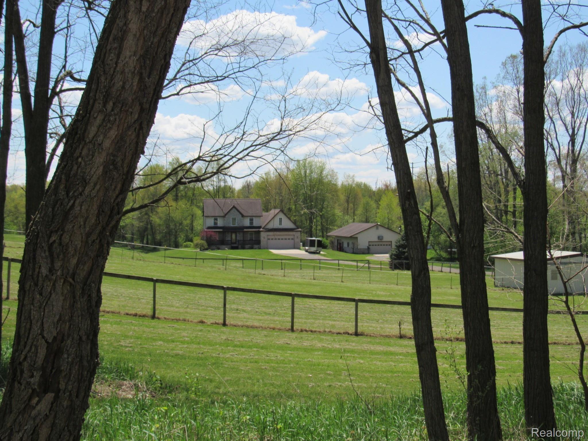 4883 Burgess Road Pinckney, MI 48169 - Photo 4 of 55 IMG_2700.JPG