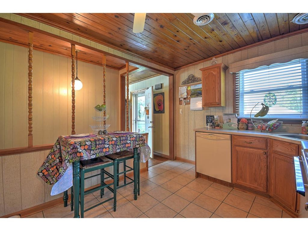 304 Cedar Valley Road Bristol, TN 37620 - Photo 13 of 36 Photo 13