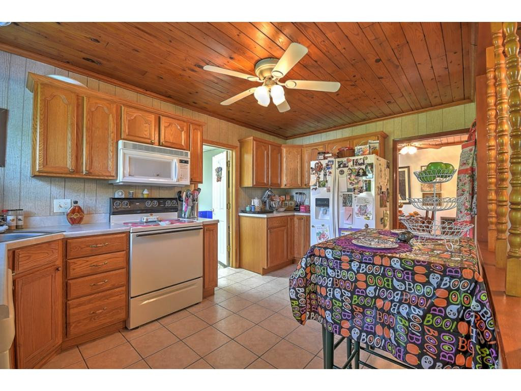 304 Cedar Valley Road Bristol, TN 37620 - Photo 14 of 36 Photo 14