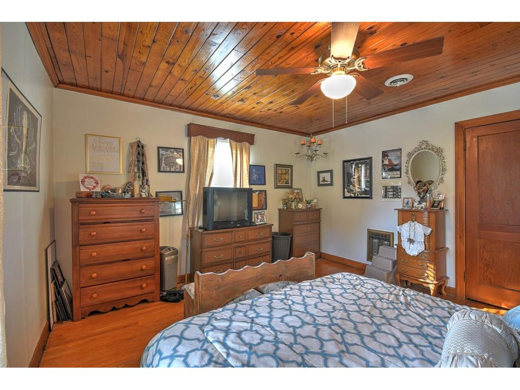 304 Cedar Valley Road Bristol, TN 37620 - Photo 15 of 36 Photo 15